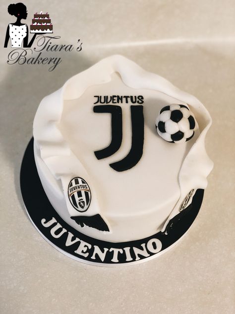 Juventus Cake, Juve Cake, Juventus, Juve, Juventus Torte Juventus Cake, Football Cake Design, Birthday Cake For Boyfriend, Football Birthday Cake, Number Birthday Cakes, Cake For Boyfriend, Soccer Cake, Soccer Birthday Parties, Birthday Cake For Him