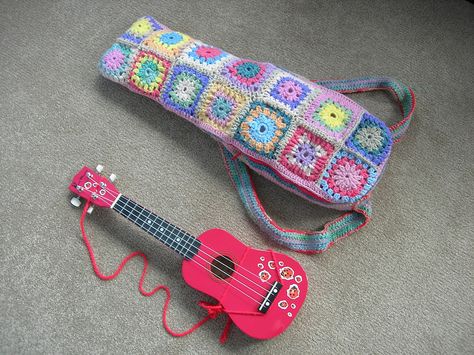 Mum's crochet uke case | Flickr - Photo Sharing! Crochet Ukelele Strap, Crochet Ukulele Strap, Crochet Ukulele, Crochet Guitar Strap, Crochet Guitar, Ukulele Diy, Ukulele Case, Ukulele Straps, Guitar Bag