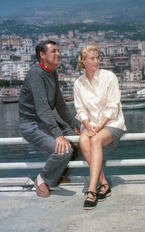 According to Google Analytics, searches for Chanel’s classic leather and jute espadrilles hit up to 100,000 per month at this time of the year; Cary Grant Daughter, Hollywood Aktrisleri, Klasik Hollywood, Grace Kelly Style, Jean Seberg, To Catch A Thief, Deborah Kerr, Cary Grant, Actrices Hollywood