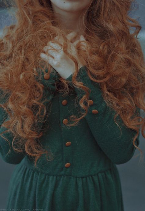 Head Drawing, Costume Noir, Long Red Hair, Disney Aesthetic, Red Head, Princess Aesthetic, Long Red, Ginger Hair, Redheads