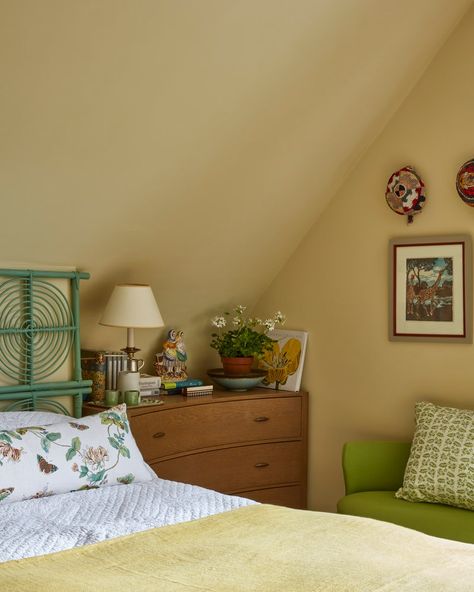 Teal Walls, Yellow Bedroom, Green Sofa, London House, London Apartment, Attic Rooms, Uk Photos, Art And Science, Wood Bedroom