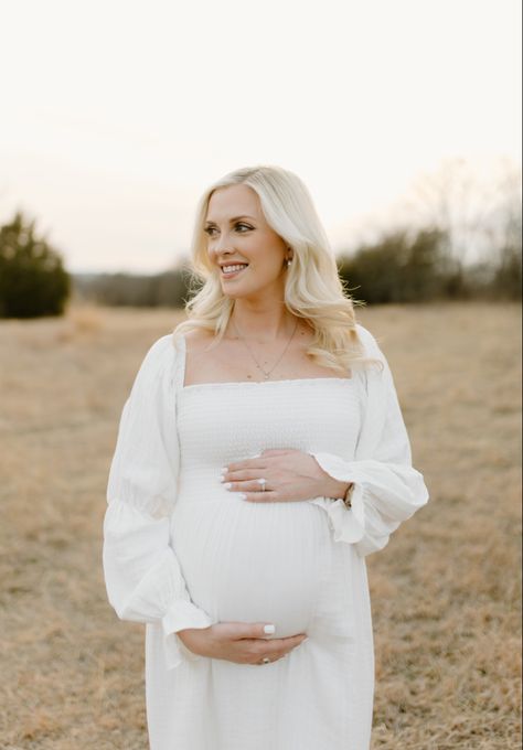 Outdoor Maternity Photos Blanket, Maternity Photography Classy Elegant, Maternity Photos At Park, Single Mom Maternity Photography Poses, Maternity Photography Individual, Maternity Single Poses, Maternity Pictures Sitting, Maternity Photos Single Mom, Solo Pregnancy Photoshoot