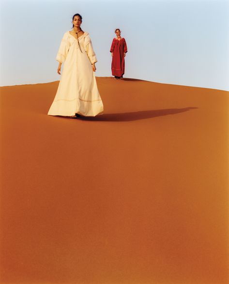 This Season’s Neutral-Driven Fashion Is About Expanding Horizons Desert Fashion Shoot, Desert Fashion Photography, Moodboard Travel, Camilla Nickerson, Desert Editorial, Jamie Hawkesworth, Rianne Van Rompaey, Desert Dweller, Photoshoot Reference