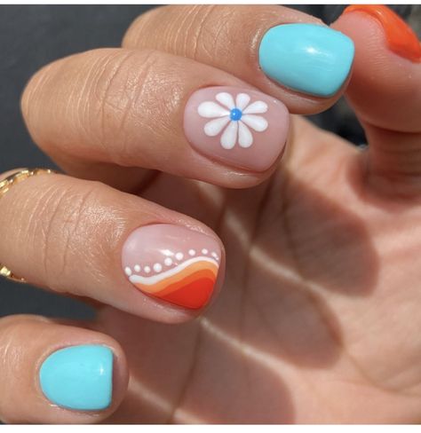 Hawaii Nails Ideas Short, Hawaii Dip Nails, Tropical Vacation Nails Simple Short, Hawaii Nails Short, Hawaii Nails Ideas, Nails Of 2023, Bohemian Nails, Hawaii Nails, Summer Nail Colors