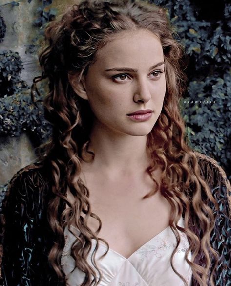 Natalie Portman – Star Wars Star Wars Inspired Wedding Hair, Padme Inspired Hair, Padme Style, Natalie Portman Curly Hair, Padme Hairstyles, Star Wars Hairstyles, Natalie Portman Star Wars, Natalie Portman Style, Star Wars Hair