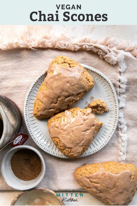 These Chai Scones are tender and flaky, packed with warm spices and finished with a vanilla glaze. An incredibly delicious breakfast or afternoon treat for the fall season - with plenty of glaze options to make it your own! Chai Scones, Chai Glaze, Chai Spices, Scones Recipe Easy, Homemade Scones, Fall Baking Recipes, Scones Easy, Think Food, Scone Recipe