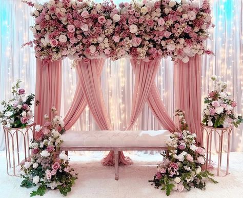 Backdrop Curtain Ideas, Wedding Decorations Diy Centerpiece, Backdrop Flowers, Joy Decorations, Engagement Stage Decoration, Reception Stage Decor, Wedding Stage Backdrop, Wedding Background Decoration, Classic Wedding Decorations