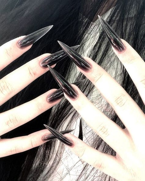 Inst: lixsnails Chase Atlantic Nails, Nail Design For Men, Black Fingernails, Piercing Nails, Nail Info, Beginner Nail Designs, Claws Nails, Nail Aesthetics, Winter Moodboard