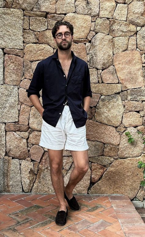 Old Money Shorts, Cambodia Outfit, Shorts Outfit Men, Men Old Money, Holiday Inspo, Stylish Men Casual, Shorts Outfit, Chino Shorts, Clothing Styles