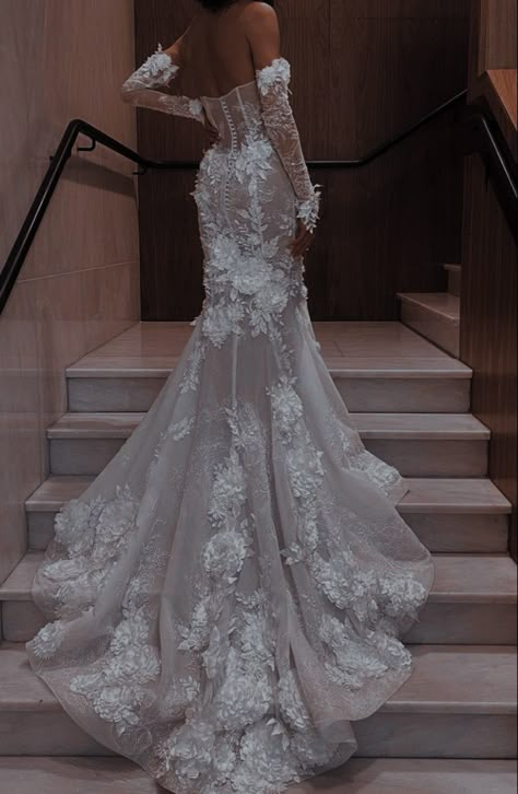 White Wedding Mermaid Dress, Fluffy Mermaid Wedding Dress, The Most Beautiful Wedding Dresses, Mermaid Long Sleeve Wedding Dress, Flower Lace Wedding Dress, Wedding Dress Aesthetic, Bridal Expo, Dream Wedding Decorations, Classy Wedding Dress