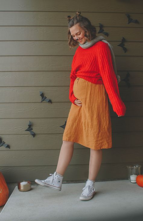 Cute, easy maternity Halloween costume Maternity Disney Costume, Easy Halloween Costumes Pregnant, Easy Pregnant Costumes, Halloween Costume Ideas For Pregnant Mom, Pregnant Characters Halloween Costumes, Maternity Costume Ideas, Maternity Costumes Halloween, Pregnancy Costumes Halloween, Midsize Halloween Costume