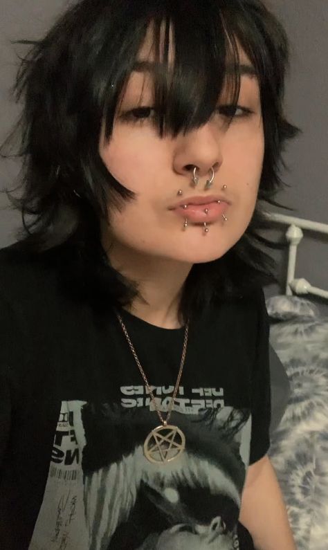 Long Septum Piercing, Spiky Septum Piercing, Spiral Septum, Septum Sizes, Snakebites, Cool Piercings, Crazy Girls, Septum Piercing, Body Mods