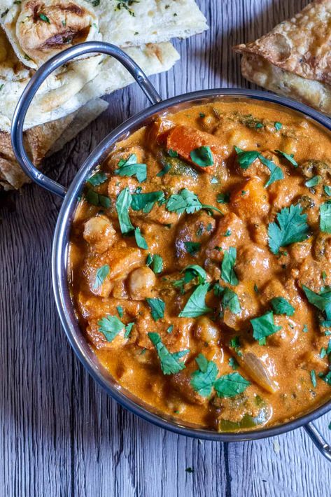 Slow Cooker Chickpea Curry, Slow Cooker Curry, Vegetarian Slow Cooker Recipes, Slow Cooker Vegetarian, Veggie Meals, Vegetarian Curry, Creamy Tomato Sauce, Chickpea Curry, Vegetable Curry