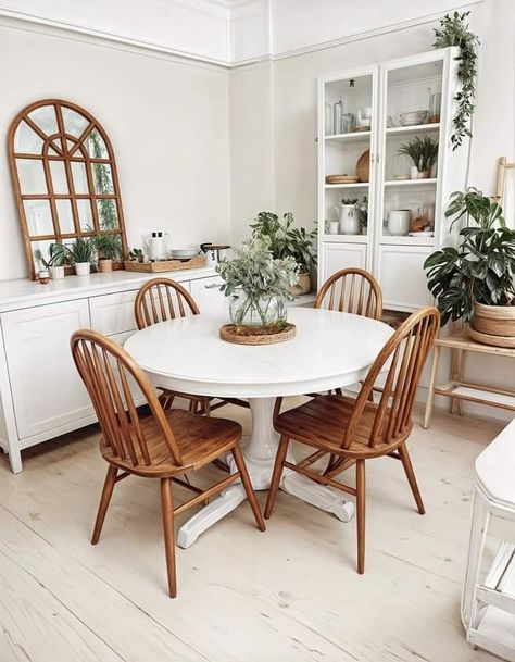 Wood Dining Table Decor, Dining Room Table Wood, Cozy Farmhouse Kitchen, White Round Table, White Round Tables, Wood Dining Room Table, Wood Dining Room, Wooden Chairs, Wood Tables