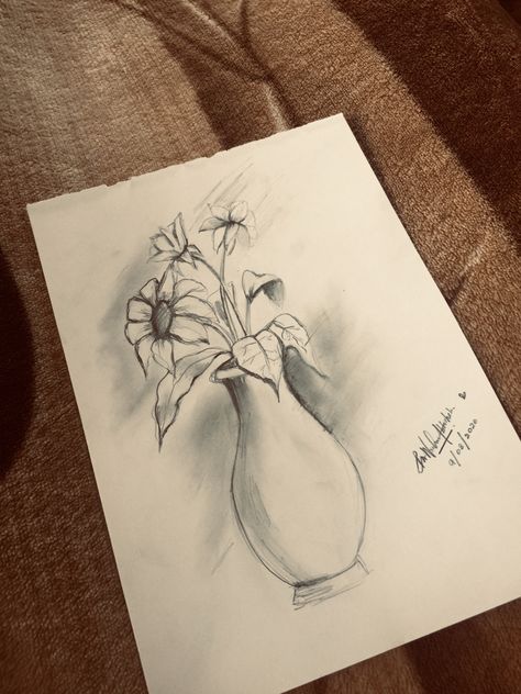 Flower Vase Sketch Pencil, Flower Vase Sketch, Flower Vase Drawing, Vase Drawing, Still Life Sketch, Pencil Sketches, Still Life Drawing, Nature Drawing, Pencil Art Drawings