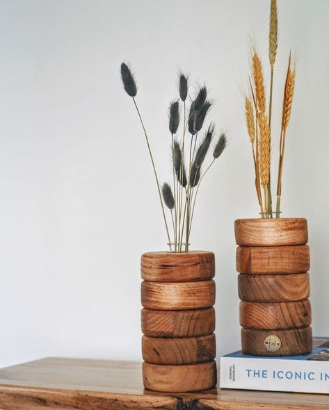 Wooden Vases Ideas, Diy Wood Gifts, Wooden Vases, Wall Planters Indoor, Hanging Planters Indoor, Amazing Woodworking, Woodworking Basics, Furniture Details Design, Diy Wooden Projects