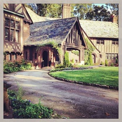 damon & stefan house Glenridge Hall, Salvatore House, Salvatore Boarding House, Vampire House, Old Manor, Porte Cochere, Boarding House, Tudor House, Countryside House