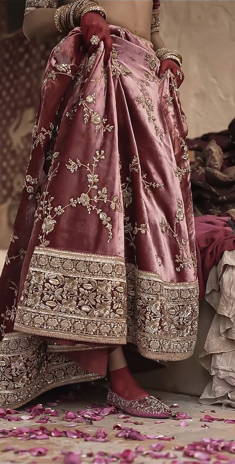 Sabyasachi Dresses, Garara Dress, Bridal Gharara, Sabyasachi Collection, Pakistani Lehenga, Velvet Lehenga, Sabyasachi Lehenga, Asian Bridal Dresses, Bridal Lehenga Red