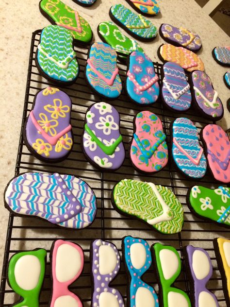 Flip flop cookies Flip Flop Rock Painting, Flip Flop Painted Rocks, Flip Flop Cookie, Summer Rocks, Painted Garden Rocks, Garden Rocks, Rocks Painted, Cookie Brownie Bars, Stone Art Painting