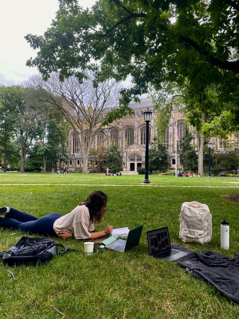 Fall Studying, Studying Vibes, Campus Aesthetic, Back To University, College Vision Board, Best Colleges, College Motivation, College Aesthetic, Life Vision Board