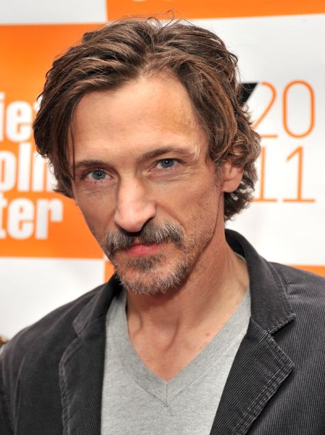 John Hawkes in Winter's Bone. He was terrifying as Teardrop. Scary Movie Trailers, Winter's Bone, Martha Marcy May Marlene, John Hawkes, New York Film, Perfect Movie, Best Villains, People Of Interest, Michael Keaton