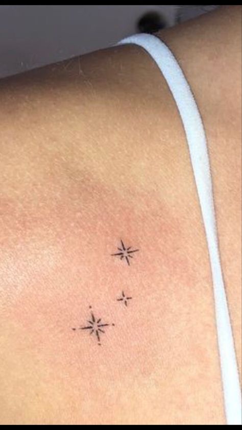 Tattoos Geometric, Cute Tiny Tattoos, Poke Tattoo, Classy Tattoos, Discreet Tattoos, Dainty Tattoos, Subtle Tattoos, Dope Tattoos, Little Tattoos