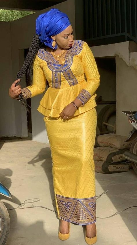 Bazin Couture africaine Des femmes africaines Les jeunes garçons et filles Les coutures africaine son les meilleurs coutures du monde Je d'or beaucoup les coutures africaine et je suis fière être africaine je merci beaucoup le tout puissant Allah qui m'a donné la chance d'être africaine. je remercie beaucoup aussi mes Long African Dresses, Best African Dresses, African Fashion Skirts, African Dresses Modern, African Wear Dresses, African Print Dress Designs, African Maxi Dresses, African Lace Dresses, African Fashion Ankara