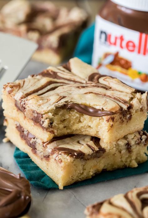 Nutella Blondies, Brownies Decorados, How To Make Nutella, Nutella Cookies, Blondies Recipe, Nutella Recipes, Pudding Desserts, Easy Cookie Recipes, Chewy Cookie