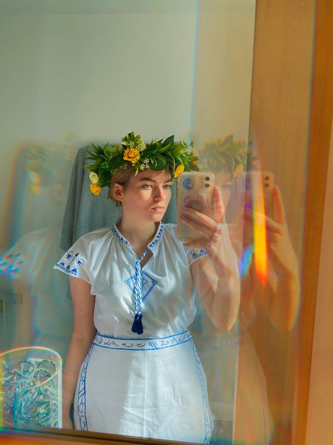 midsommar cosplay - florence pugh Midsommar Halloween Costume, Midsommar Cosplay, Midsommar Movie Stills, Disfraces Ideas, Movies Like Midsommar, Midsommar Film Stills, Florence Pugh, Florence, Halloween