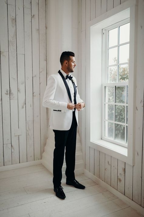 Wedding Tuxes, Rustic White Wedding, White Blazer Men, White Tuxedo Wedding, Men's Tuxedo Wedding, Mens White Suit, White Wedding Suit, Groom Suits, White Tux