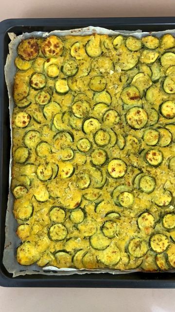 Zucchini Focaccia, Juices To Make, Sliced Zucchini, Crispy Zucchini, Pesto Vegan, Spinach Pesto, Focaccia Bread, Fresh Pasta, Vegetarian Recipes Easy