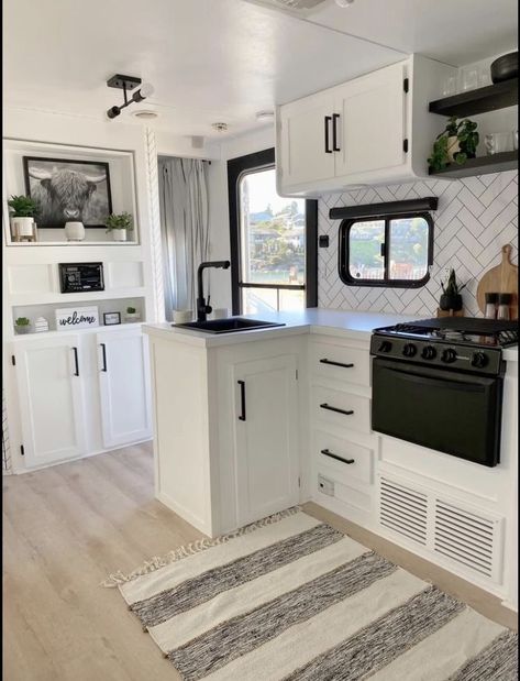 Trailer Home Kitchen Ideas, Camper White Interior, Modern Farmhouse Rv Decor, Farmhouse Style Camper, Gray And White Camper Interior, Black And White Camper Decor, Driving Rv Remodel, Vintage Winnebago Remodel, Modern Caravan Interior Ideas