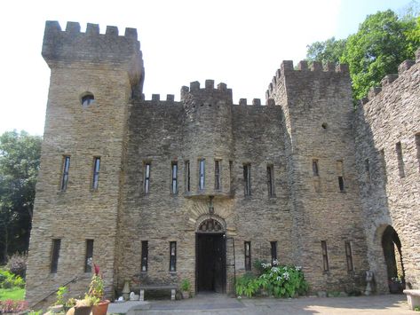 Castles In America, Loveland Castle, Gillette Castle, Bishop Castle, Hiding In Plain Sight, Fairytale Castle, Stone Cottage, Medieval Fashion, Hudson River