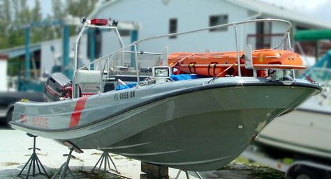 Restoring a 1970 Boston Whaler 17 Sport in Norway - CONTINUOUSWAVE Swan Boats Boston, Boston Whaler Restoration, Whale Watching Boston, Boston Whaler Boats, Glass Boat, Boston History, High Performance Boat, Boston Whaler, Queens Ny