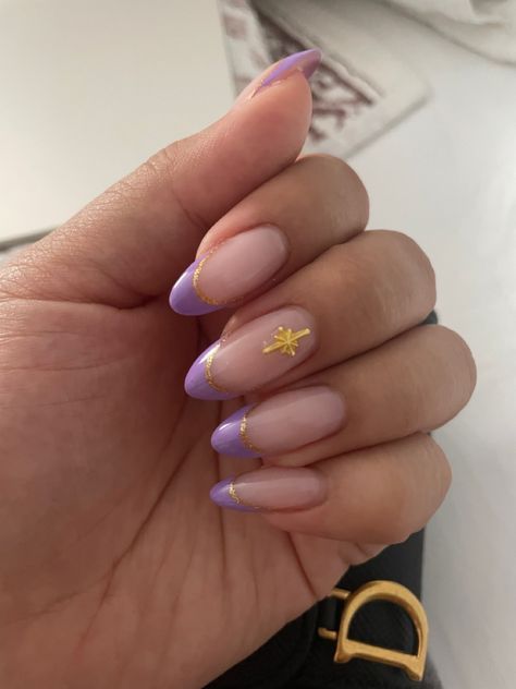 Simple Purple And Gold Nails, Tangled Nails Aesthetic, Tangled Inspired Nails Simple, Rapunzel Themed Acrylic Nails, Repunzle Theme Nails, Tangled Rapunzel Acrylic Nails, Tangled Inspo Nails, Peter Pan Inspired Nails, Repunzal Nail Ideas