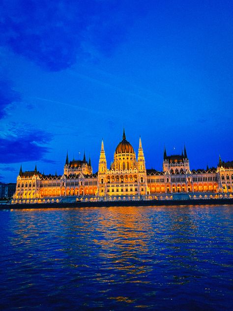 Budapest hungary parlament photo photography insta instagram aesthetic night tour danub river picture inspo inspiration lit architecture building Budapest Parliament, River Pictures, World Cities, Budapest Hungary, Light Architecture, Insta Instagram, Architecture Building, Photo Photography, Instagram Aesthetic