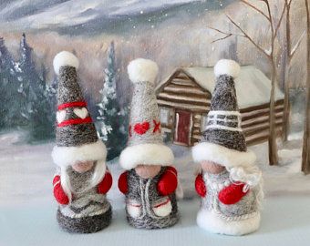 Cabin Ornaments, Needle Felted Gnomes, Christmas Needle Felting, Felted Gnomes, Felt Gnome, Needle Felted Ornaments, Needle Felting Tutorial, Gnome Tutorial, Christmas Cabin