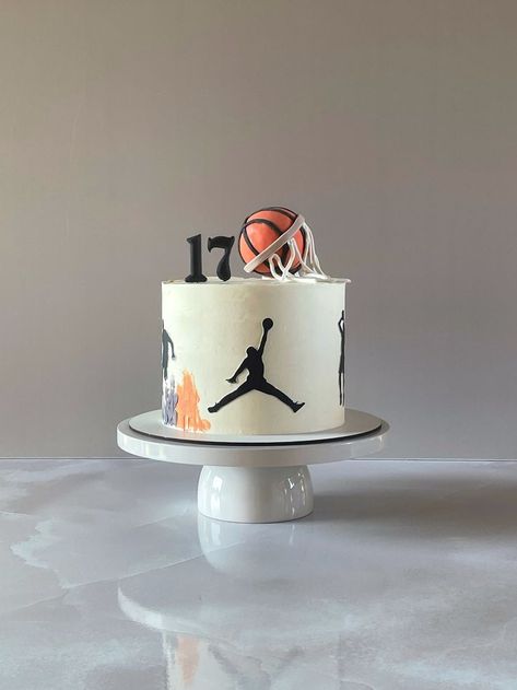 Basketball Birthday Cake Ideas, Sports Cake Ideas, Raptors Cake, Basketball Cake Ideas, Sports Birthday Cakes, Basketball Family, Jordan Cake, Basketball Birthday Cake, Basketball Themed Birthday Party