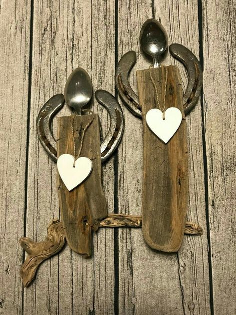 Wood Log Crafts, Horseshoe Crafts Projects, Western Themed Wedding, Creative Area, Horseshoe Crafts, Horseshoe Art, Shoe Crafts, Christmas Decorations Rustic, Nature Crafts