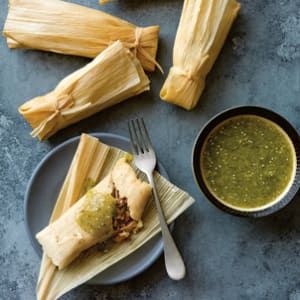 There's a Secret Trick to this Unbelievably Tender Chicken Dinner | Williams-Sonoma Taste Cheese Tamales Recipe, Cheese Tamales, Pork Green Chile, Tamales Recipe Pork, Mexican Tamales, Tamales Recipe, Homemade Tamales, Pork Tamales, Traditional Mexican Food