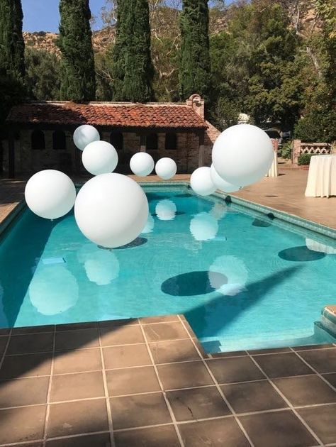 Diy Balloon Weight, Pool Wedding Decorations, Baby Shower For Men, Bbq Theme, Huge Balloons, Bohemian Bridal Shower, Pool Wedding, Jumbo Balloons, Summer Wedding Decorations