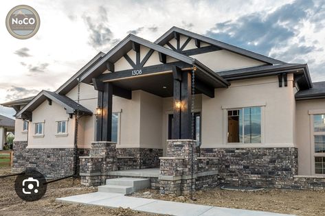 Stucco Lake House Exterior, Stucco With Stone Exterior, House Exterior Colors Schemes Stucco, Stone And Stucco House Exterior Modern, Limestone Home Exterior, Stucco And Rock Exterior Home, Grey Stucco Exterior, Stucco Ranch House, Stucco Colors Exterior