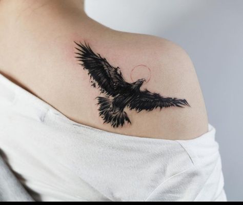 Raven Back Shoulder Tattoo, Crow Tattoo Shoulder, Raven Back Tattoo, Raven Tattoo Feminine Small, Raven Tattoo Feminine Arm, Crow Tattoo Ideas, Raven Tattoo Feminine, Raven Tattoo Ideas, Black Crow Tattoos