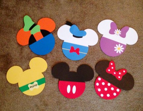 Disney Window Decoration, Cruise Door Decorations, Disney Cruise Door Decorations, Mickey Mouse Classroom, Mickey Mouse Crafts, Disney Themed Classroom, Disney Cruise Door, Deco Disney, Kids Christmas Gifts