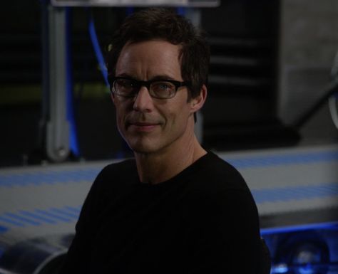 Doctor Wells, Harry Wells, Harrison Wells, Tom Cavanagh, Reverse Flash, Queen's University, The Flash, Flash, Actors