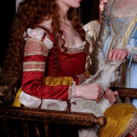 THE BORGIAS costume appreciation: 5/∞ (costume design by Gabriella Pescucci) Giulia Farnese The Borgias, Giulia Farnese, Borgias Costumes, Period Dresses, Lucrezia Borgia, Medieval Aesthetic, Period Pieces, The Borgias, Historical Movies