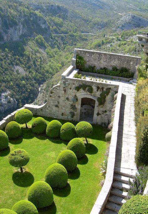 Italian Terrace, Luxury Garden, Italian Garden, Formal Gardens, Exotic Flowers, Oh The Places Youll Go, Organic Gardening, Landscape Architecture, Beautiful World