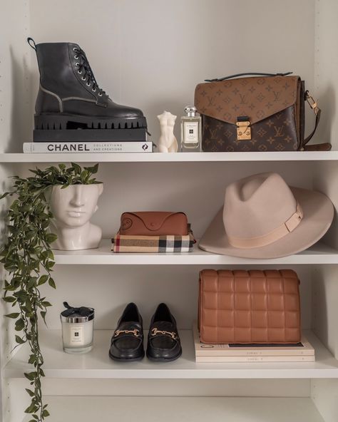 Shelfie style inspiration Designer Bag Shelf, Bag Shelf, Office Nook, Closet Decor, Dream Living, Shelf Styling, Designer Bag, Office Ideas, Shelf Life