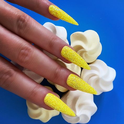 #yellowglitternails #pressonnails #summerready #instantmanicure #Stilettonails #instantmanicure #nailsathome Yellow Glitter Nails Acrylic, Yellow Sparkly Nails, Yellow Glitter Ombre Nails, Yellow Nails Stiletto, Yellow Shimmer Nails, Yellow Stelito Nails, Sugar Nails, Nails Stiletto, Nails Yellow