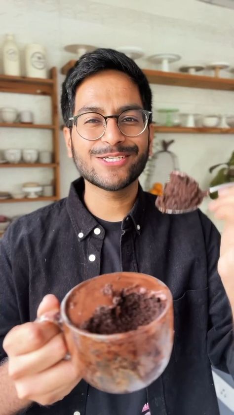 If you know me then you know that mug cakes are simply just the best💁🏻‍♂️🥰 They are quick, delicious and super easy to serve❤️This ragi chocolate mug cake is one of my recent favourites as this hearty delight makes for a perfect dessert option when you are craving for something guilt-free❤️🙌🏻 Ingredients: 🍫5 tbsp ragi flour 🍫3 tbsp jaggery 🍫1 tbsp cocoa powder 🍫1/4 tsp baking soda 🍫1/4 cup milk 🍫2 tbsp oil 🍫1/2 tsp vanilla extract Process 1. In a microwave safe mug, start by adding d Ragi Mug Cake, Desserts Microwave, Ragi Flour, Chocolate Mug Cake, Mug Cakes, Chocolate Mug Cakes, Chocolate Mugs, Dessert Options, Microwave Recipes